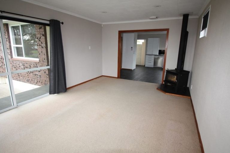 Photo of property in 12 Raglan Avenue, Cloverlea, Palmerston North, 4412