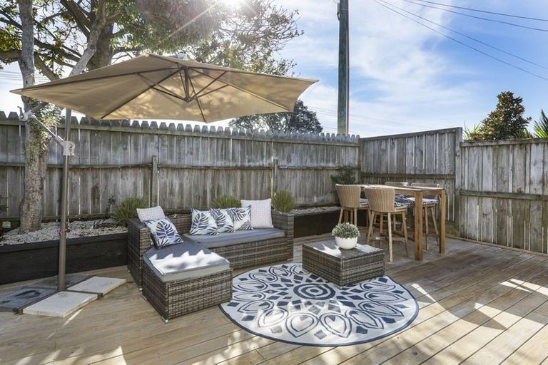 Photo of property in 1/31 Verran Road, Birkenhead, Auckland, 0626