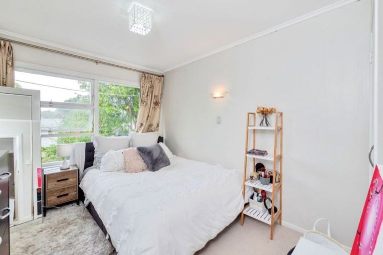 Photo of property in 12 Arahia Street, Northcote, Auckland, 0627