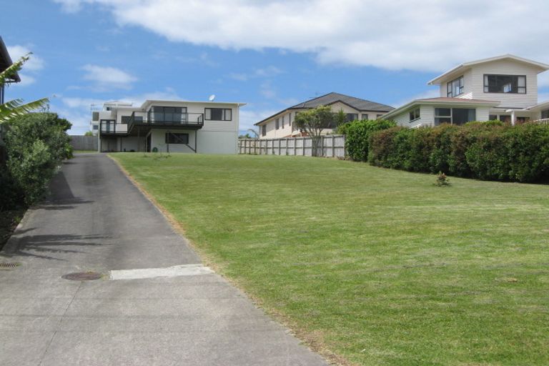 Photo of property in 17a Tindalls Bay Road, Tindalls Beach, Whangaparaoa, 0930