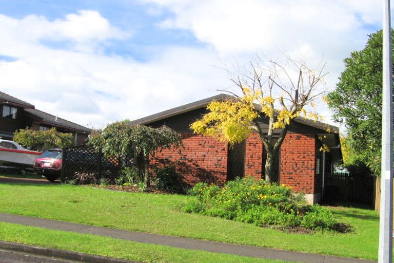 Photo of property in 6 Billabong Place, Botany Downs, Auckland, 2010