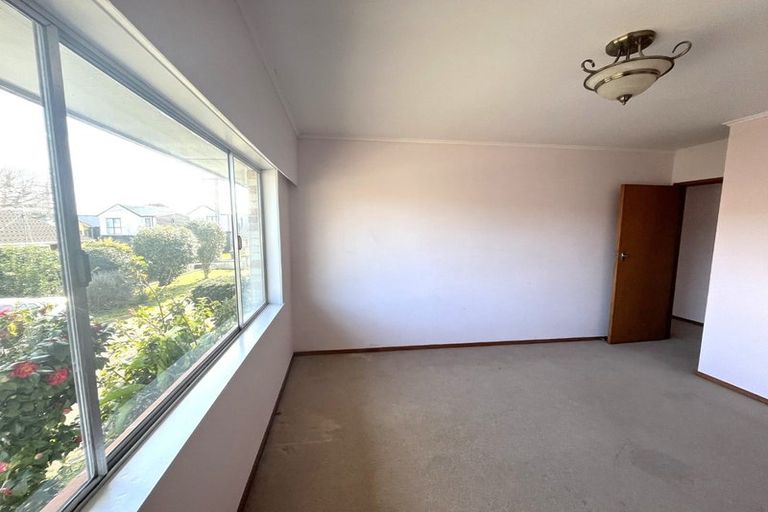 Photo of property in 1/71 Royal View Road, Te Atatu South, Auckland, 0610