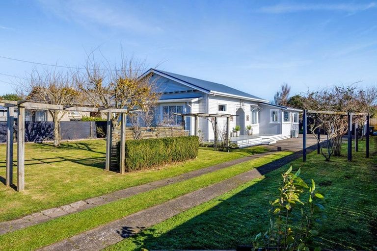 Photo of property in 37 Dixon Avenue, Hawera, 4610
