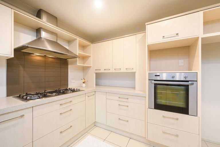 Photo of property in 16 Sorrento Place, Kelvin Grove, Palmerston North, 4414