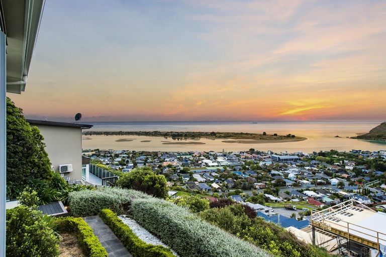 Photo of property in 2 Redcliffs View Lane, Redcliffs, Christchurch, 8081