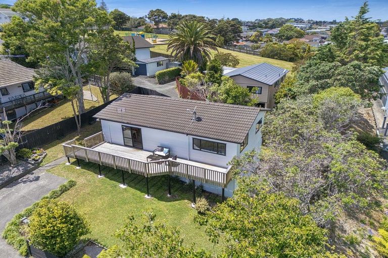 Photo of property in 1/7 Leiden Place, Totara Vale, Auckland, 0629