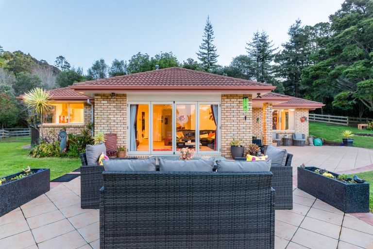 Photo of property in 118c Carter Road, Oratia, Auckland, 0604