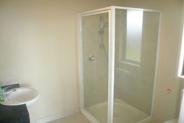 Photo of property in 20 Chesterton Terrace, Henderson, Auckland, 0612