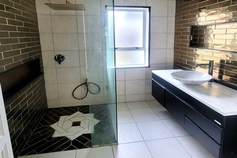 Photo of property in 1/110 Lynwood Road, New Lynn, Auckland, 0600