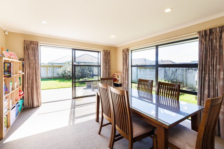 Photo of property in 14 Orlando Way, Kelvin Grove, Palmerston North, 4414
