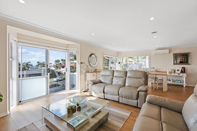 Photo of property in 1/4 Holt Avenue, Torbay, Auckland, 0630