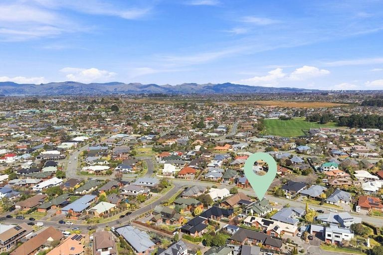 Photo of property in 52 Anglesea Avenue, Parklands, Christchurch, 8083