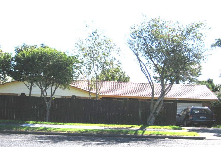 Photo of property in 120 Hutchinsons Road, Bucklands Beach, Auckland, 2014