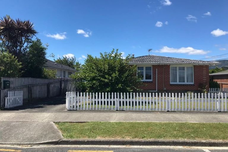 Photo of property in 1/6 Oxford Crescent, Ebdentown, Upper Hutt, 5018