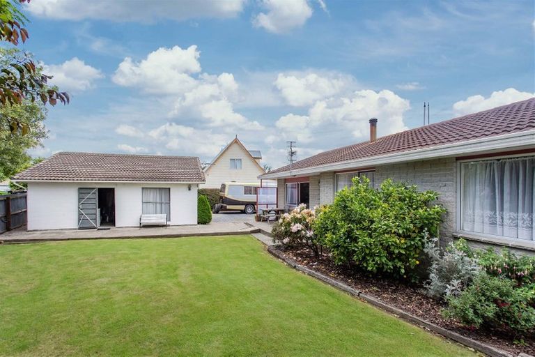 Photo of property in 7 Main North Road, Woodend, 7610