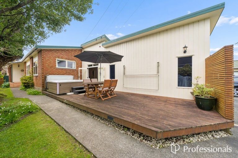 Photo of property in 3 York Avenue, Manor Park, Lower Hutt, 5019