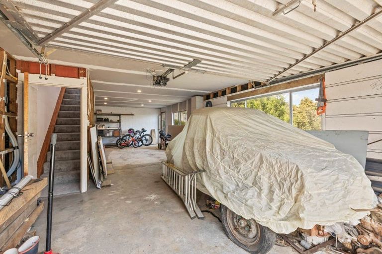 Photo of property in 17 Longview Drive, Merrilands, New Plymouth, 4312