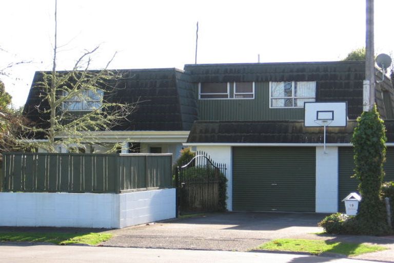 Photo of property in 19 Mcinnes Place, Queenwood, Hamilton, 3210