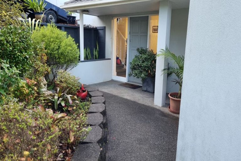 Photo of property in 24a Penning Road, Castor Bay, Auckland, 0620