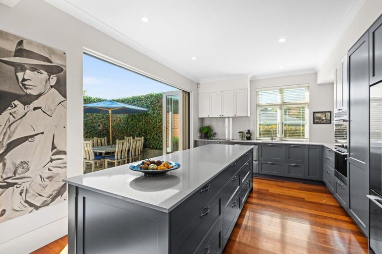 Photo of property in 2 Greenwood Road, Havelock North, 4130