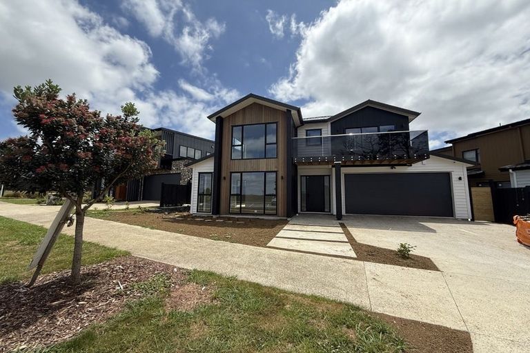 Photo of property in 21 Catalina Avenue, Rosehill, Papakura, 2113