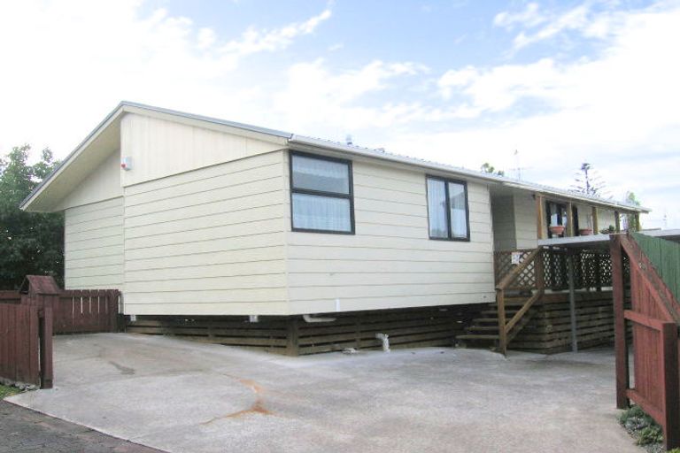 Photo of property in 23 Glen Close, Glen Eden, Auckland, 0602