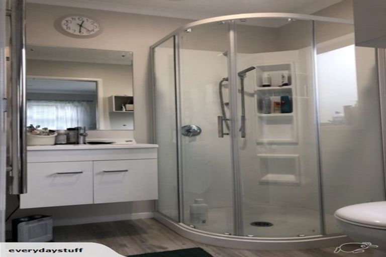 Photo of property in 12 Buddle Road, Wallaceville, Upper Hutt, 5018