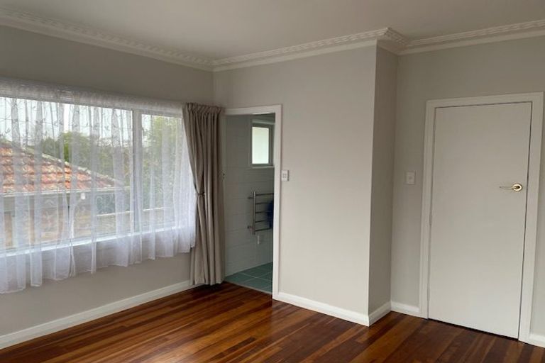 Photo of property in 2/3 Aorangi Place, Birkenhead, Auckland, 0626