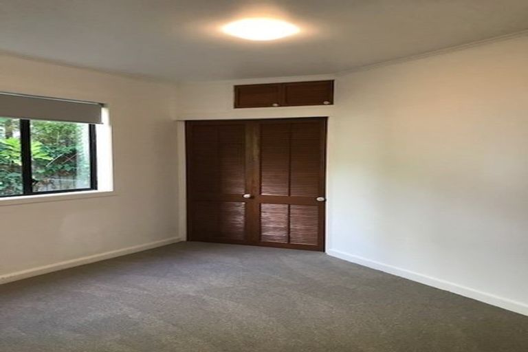 Photo of property in 2/11 Korotaha Terrace, Rothesay Bay, Auckland, 0630