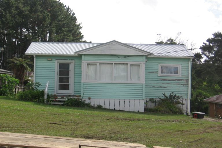 Photo of property in 40 Eastglen Road, Glen Eden, Auckland, 0602