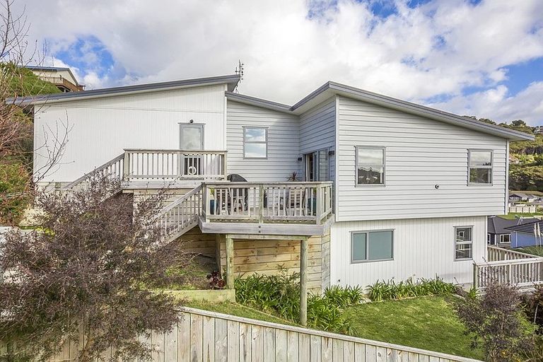 Photo of property in 16 Bluejacket Place, Whitby, Porirua, 5024
