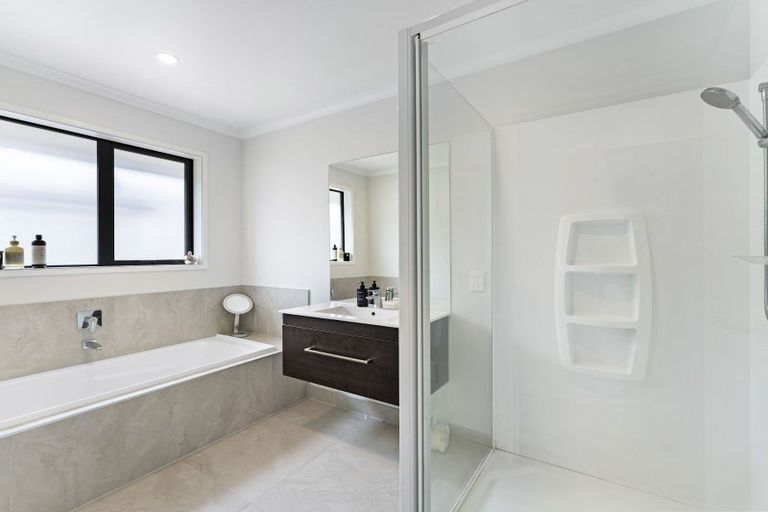 Photo of property in 27 Harriet Johnston Drive, Pokeno, 2402