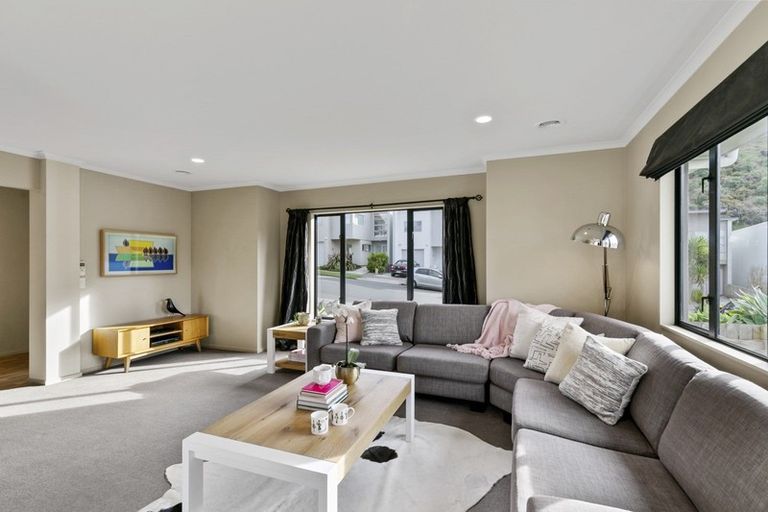 Photo of property in 19 Erlestoke Crescent, Churton Park, Wellington, 6037