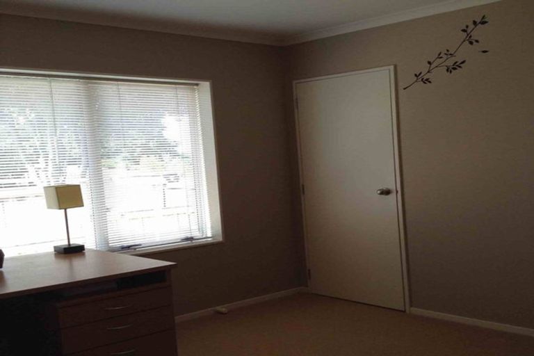 Photo of property in 30 Sandwick Drive, Weymouth, Auckland, 2103