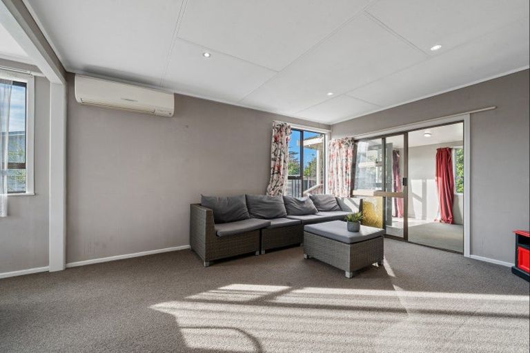 Photo of property in 7 Kelvin Place, Westown, New Plymouth, 4310