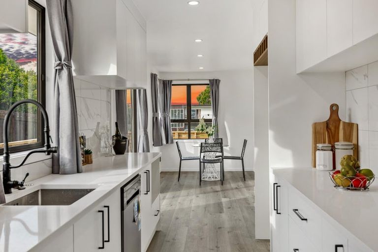 Photo of property in 38 Meilland Place, Glen Eden, Auckland, 0602