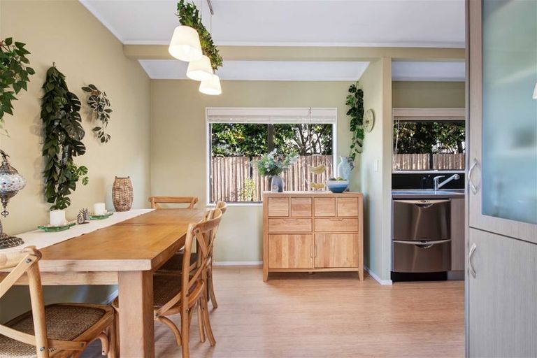 Photo of property in 39 D'oyly Drive, Stanmore Bay, Whangaparaoa, 0932