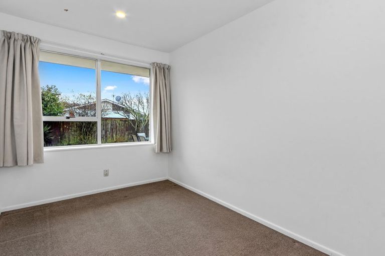 Photo of property in 2/9c Lydbury Place, Parklands, Christchurch, 8083