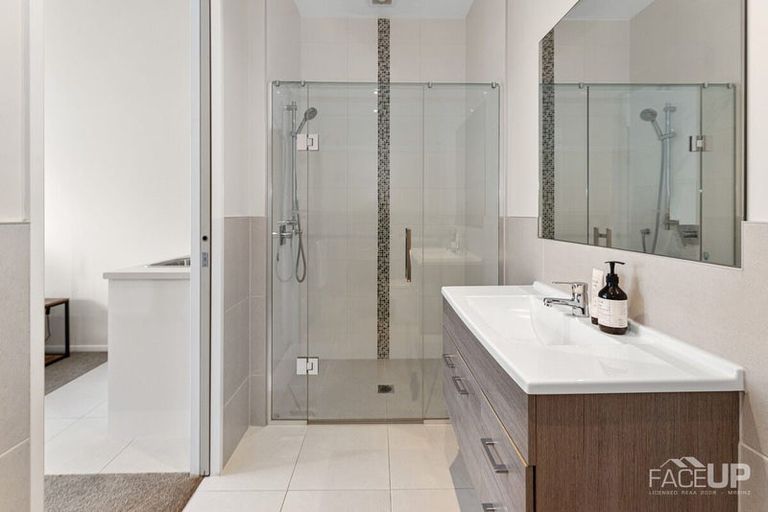 Photo of property in 86 Hobsonville Point Road, Hobsonville, Auckland, 0616