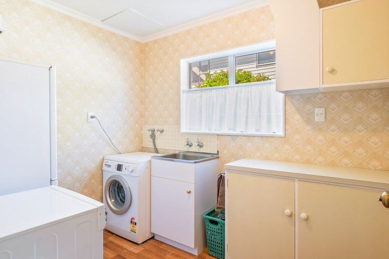 Photo of property in 64 Highbury Drive, Levin, 5510