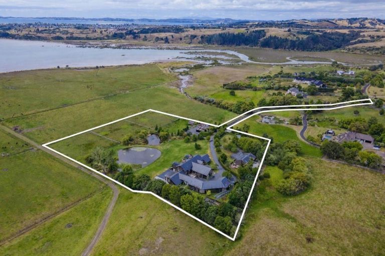 Photo of property in 42 Porterfield Road, Whitford, Howick, 2571