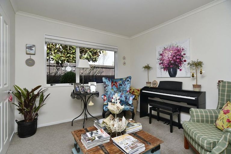 Photo of property in 19 Hawthorn Mews, Rangiora, 7400