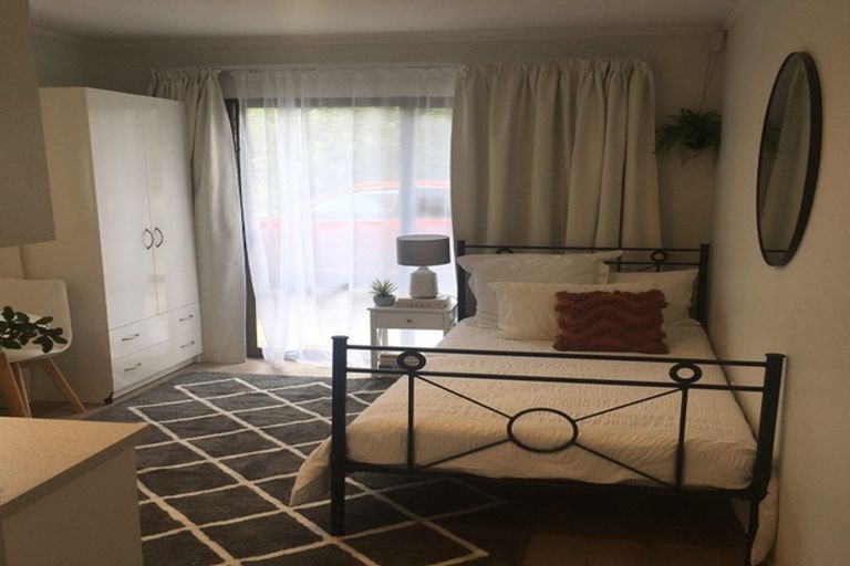 Photo of property in 21 Sandiacre Way, Browns Bay, Auckland, 0630