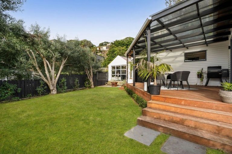 Photo of property in 15 Bracken Street, New Plymouth, 4310