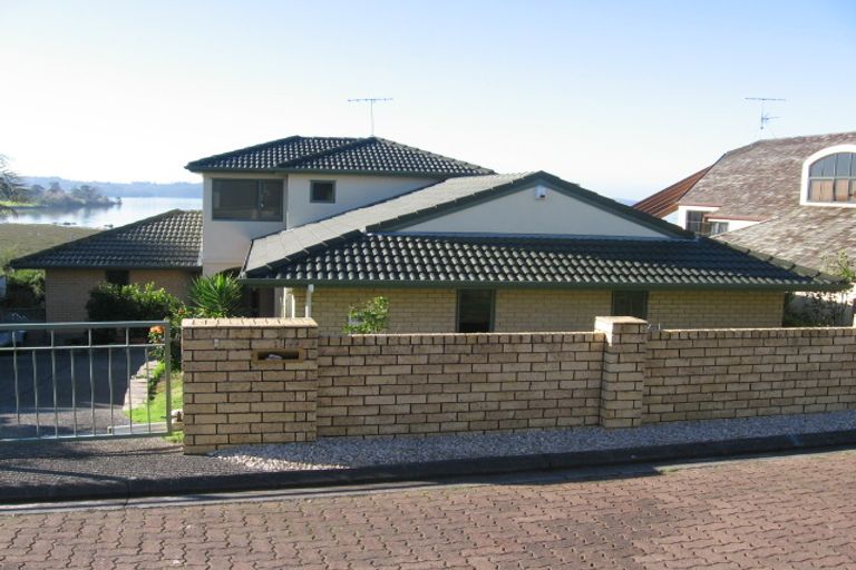 Photo of property in 11 Searidge Rise, West Harbour, Auckland, 0618