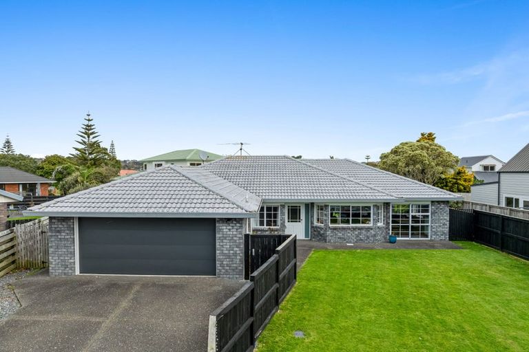 Photo of property in 33 Maygrove Drive, Orewa, 0931