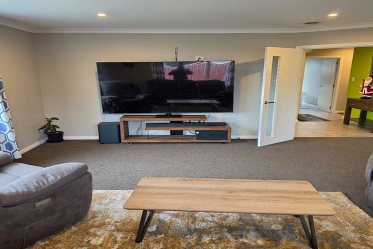 Photo of property in 73 Kippenberger Avenue, Rangiora, 7400