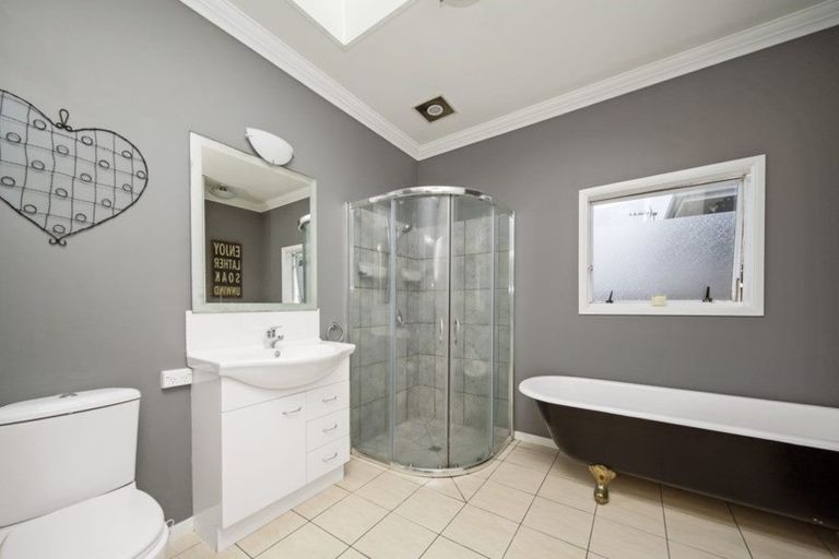 Photo of property in 7 Selwyn Street, Lower Vogeltown, New Plymouth, 4310