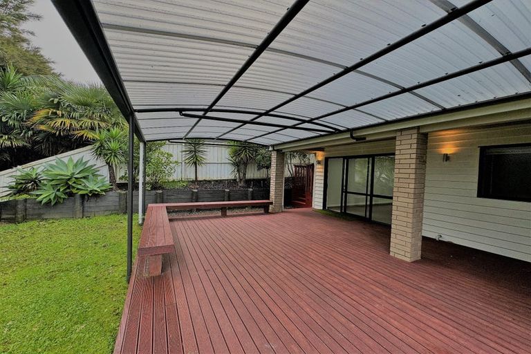 Photo of property in 21 Springvale Drive, Fairview Heights, Auckland, 0632