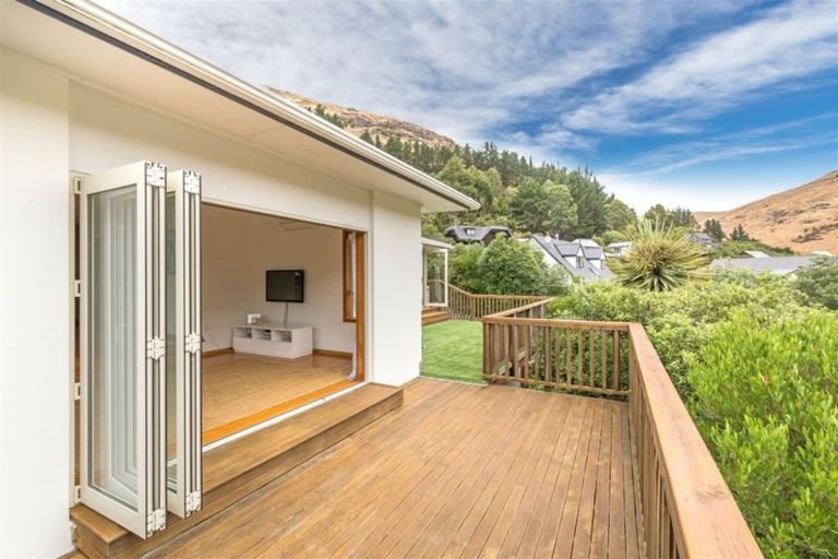 Photo of property in 36 Evans Pass Road, Sumner, Christchurch, 8081